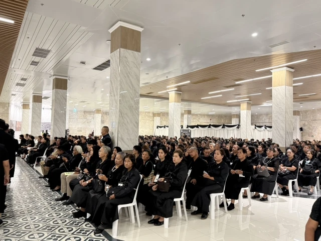 อบต.ยะรม นำคณะถวายความอาลัยฯ